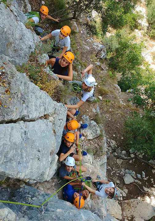 Learning rock climbing with team mates - Les Geckos