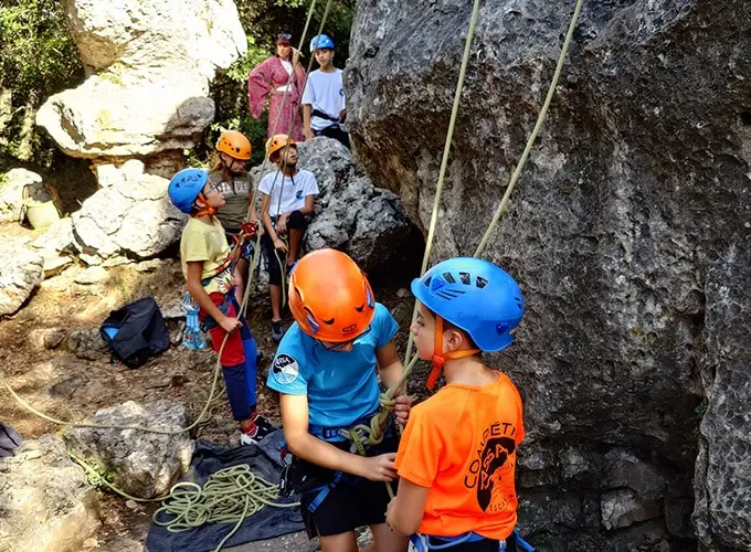Group in rock climbing south of France - Les Geckos